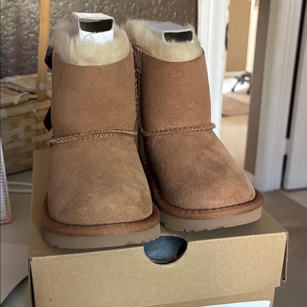 UGG Boots Mini Bailey Bow ll - Picture 8 of 14